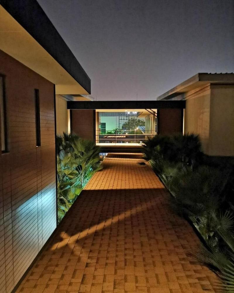 Morino Hotel Si Racha Exterior foto